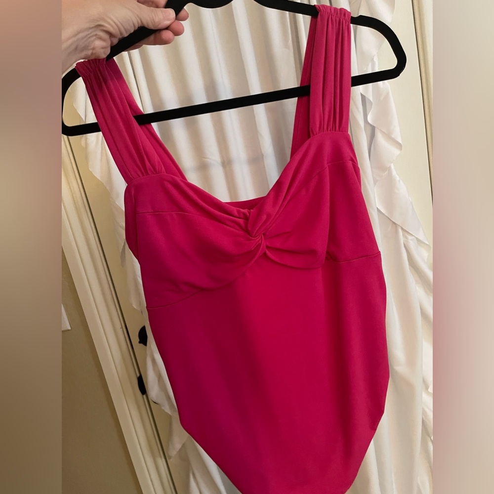 Torrid Studio knit twist front shirred sides crop top EUC plus size 00 hot pink